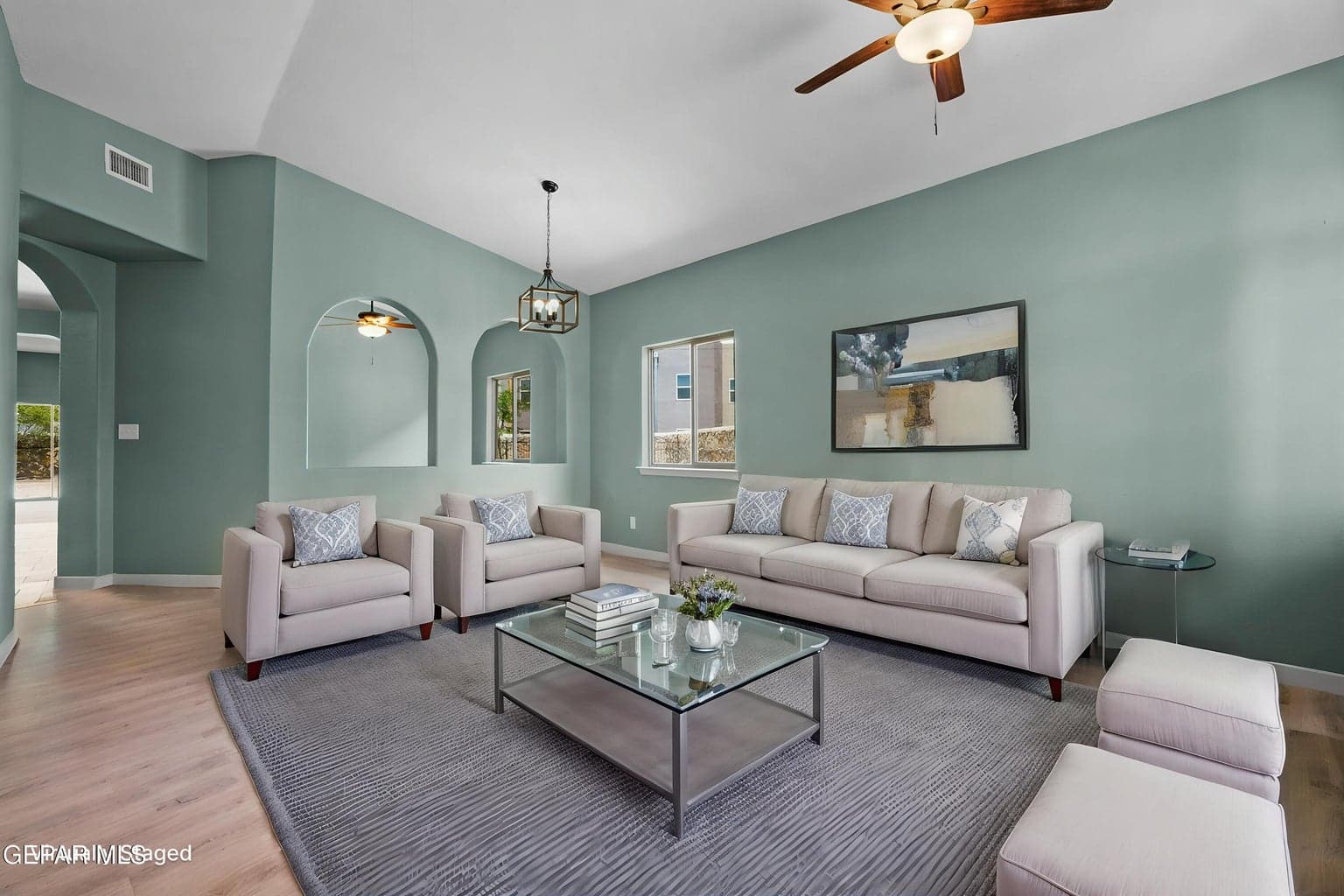 17-web-or-mls-JOL01950 - Living Room - M
