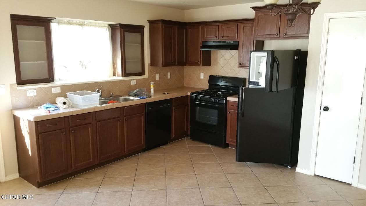 Kitchen.jpe