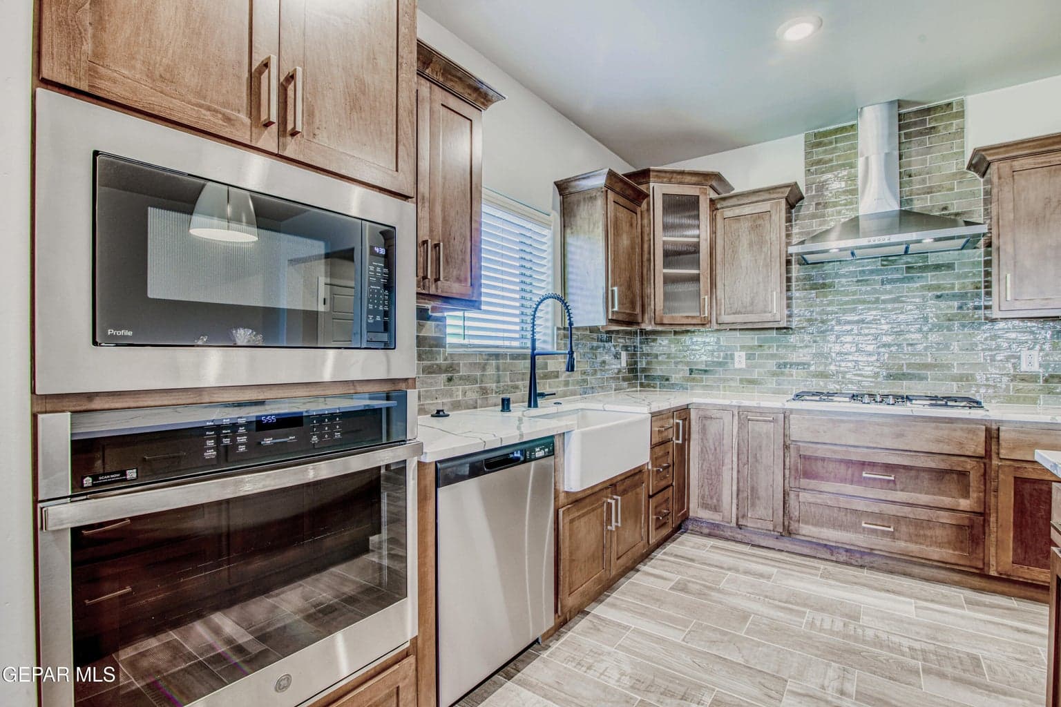 362A2166_HDR1