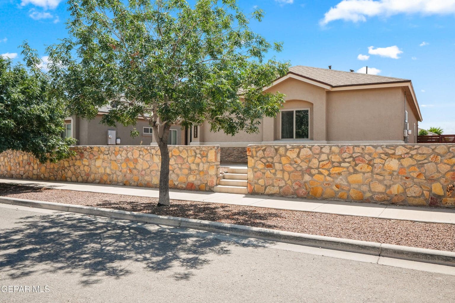 2053 Tim Foster St-2