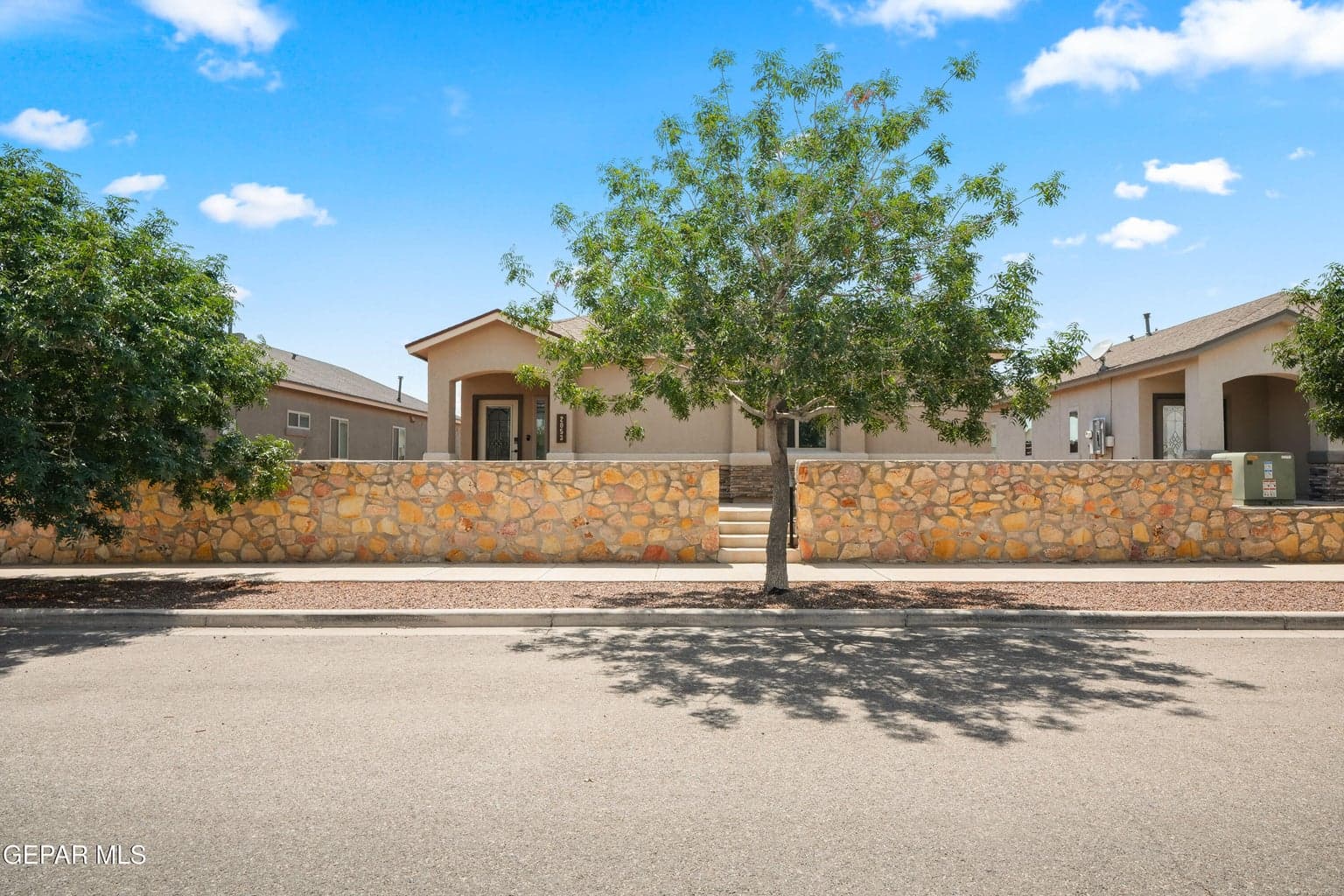 2053 Tim Foster St-3