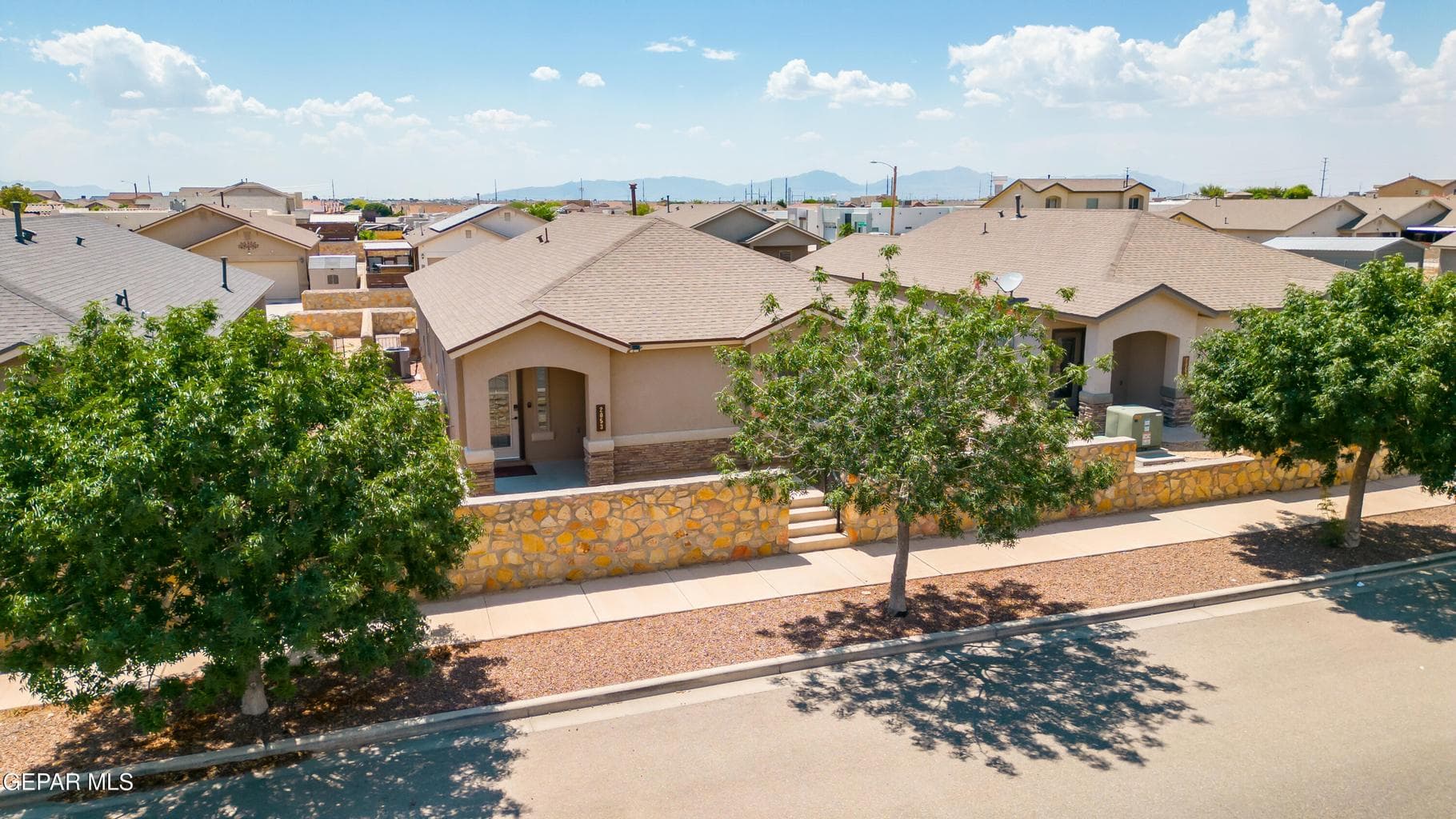 2053 Tim Foster St-39