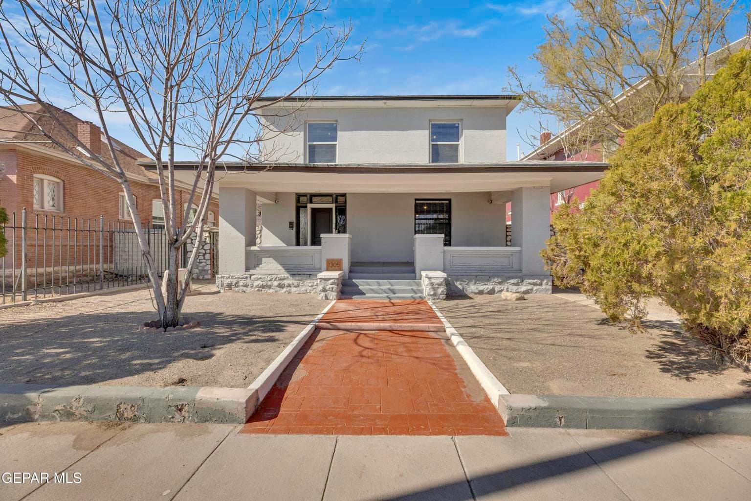 1305 E RIO GRANDE Avenue