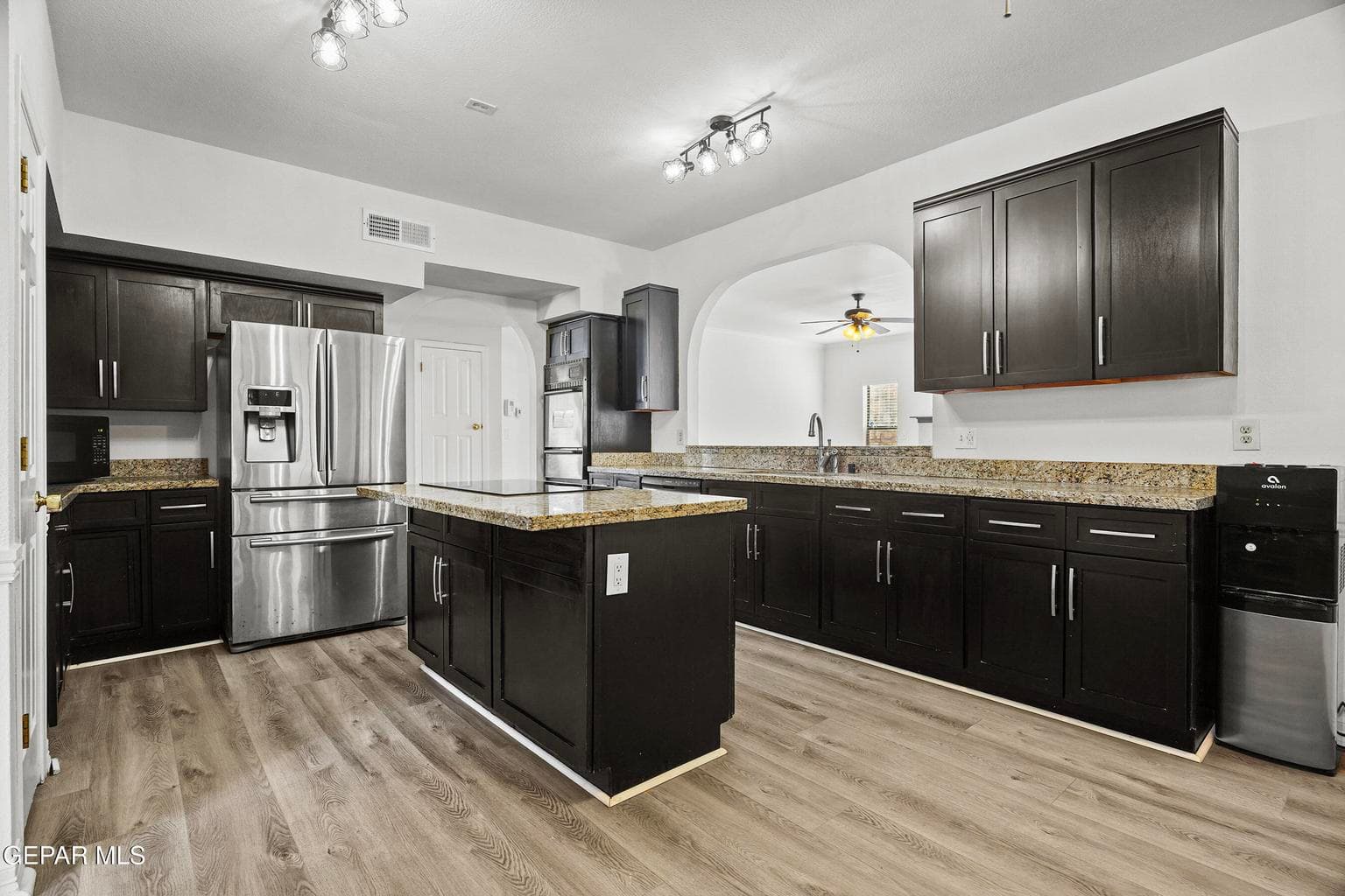 Features granite countertops and ample workspace,
