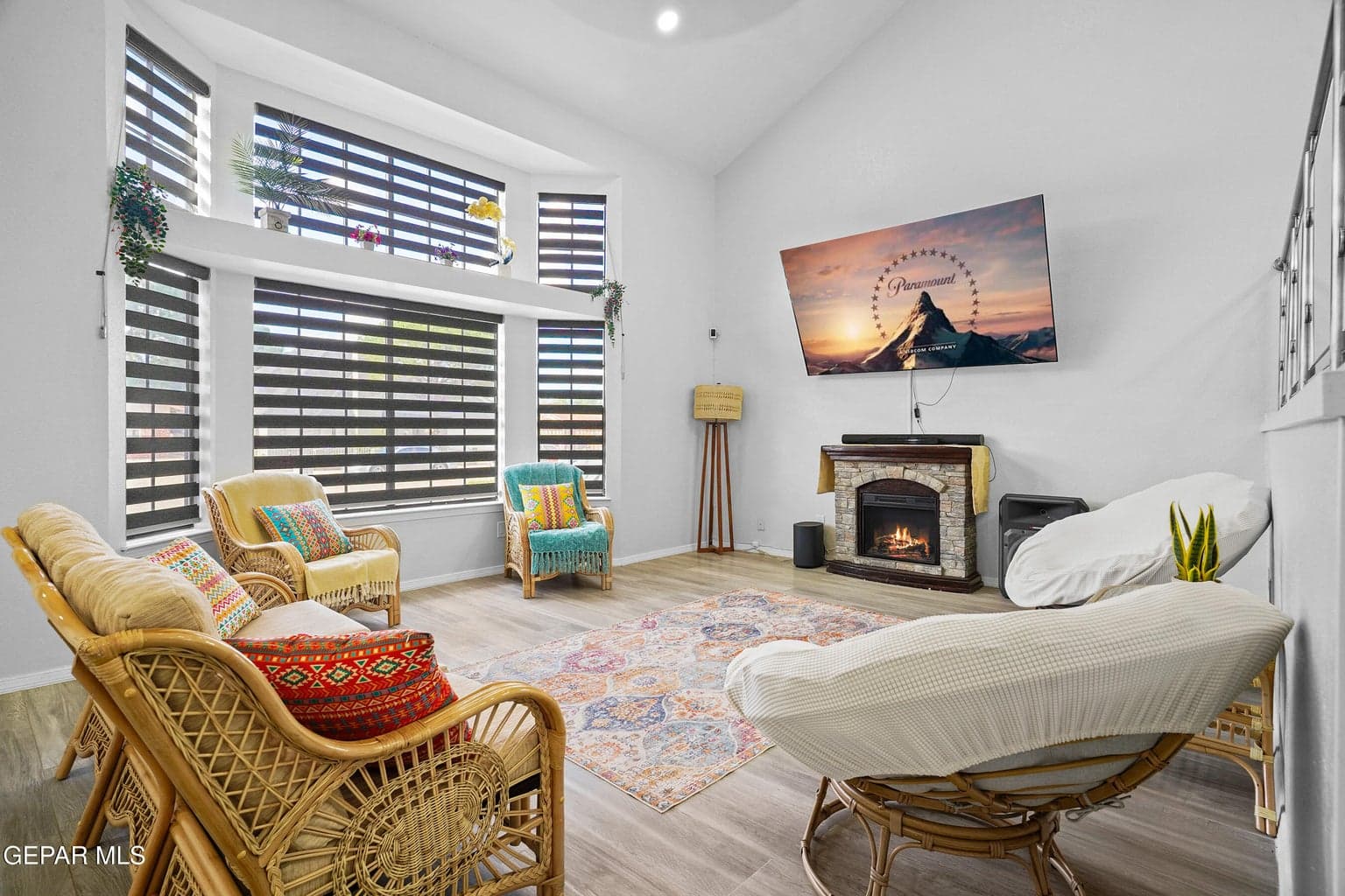 Features a fireplace, laminate flooring and large windows