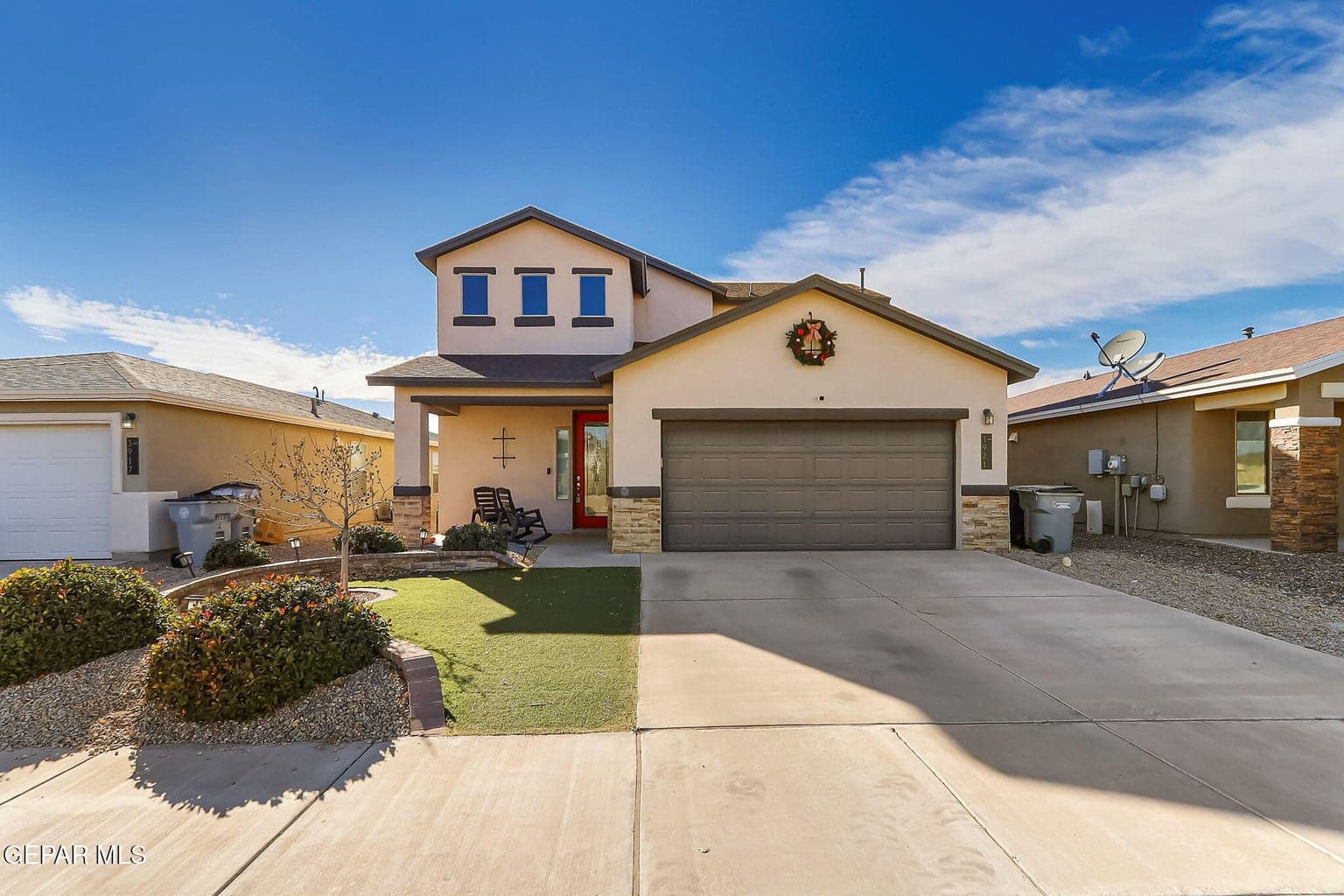 3921 DESERT DUNES Drive