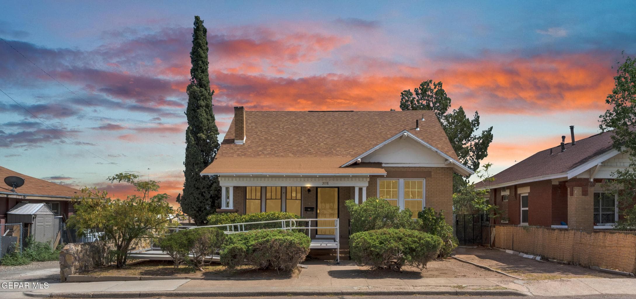 3118 E Yandell Drive