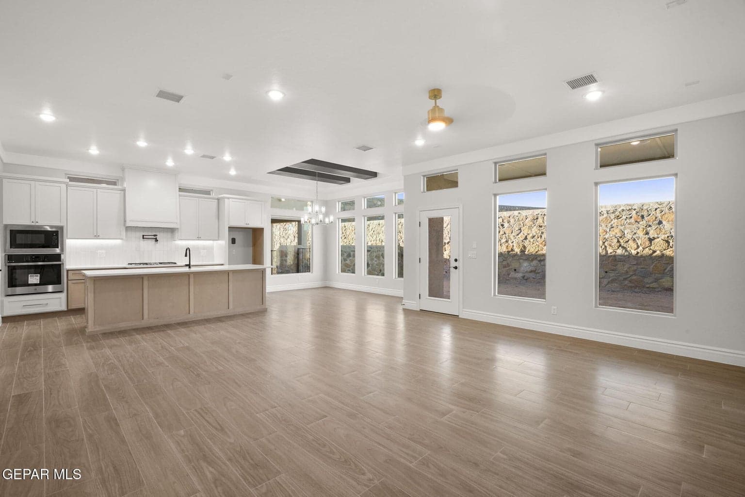 Photos are of a previously completed home and are only for illustration purposes.