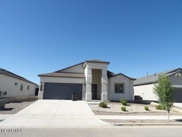 Photo of 13688 LAGO VISTA Avenue