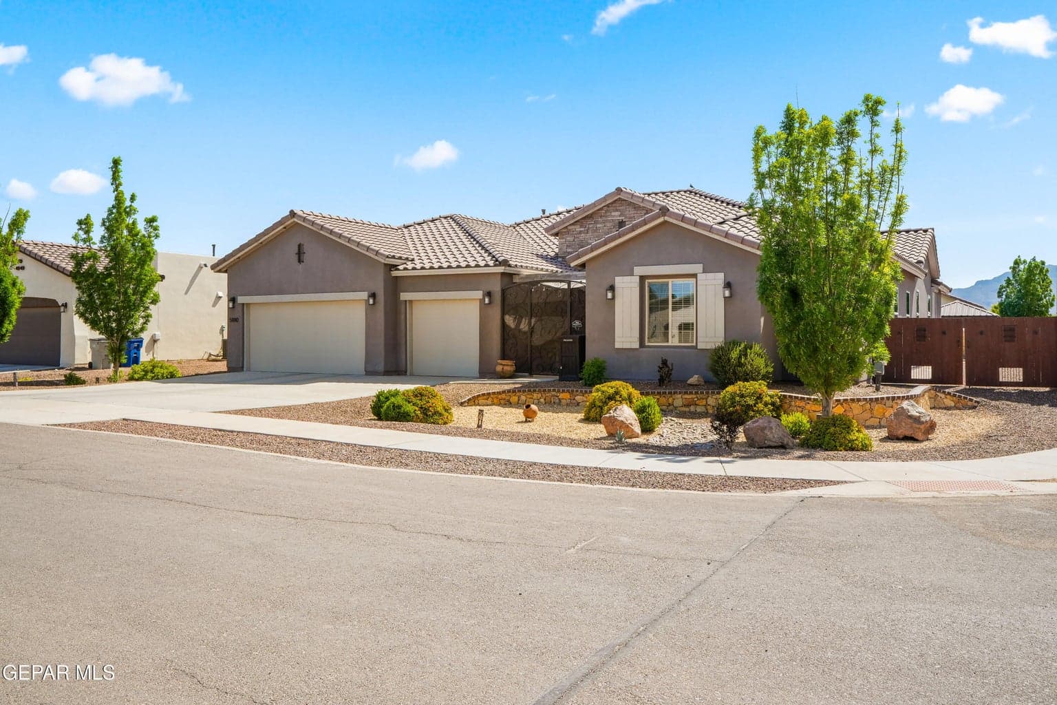 5880 Valle De Paz Ave-2