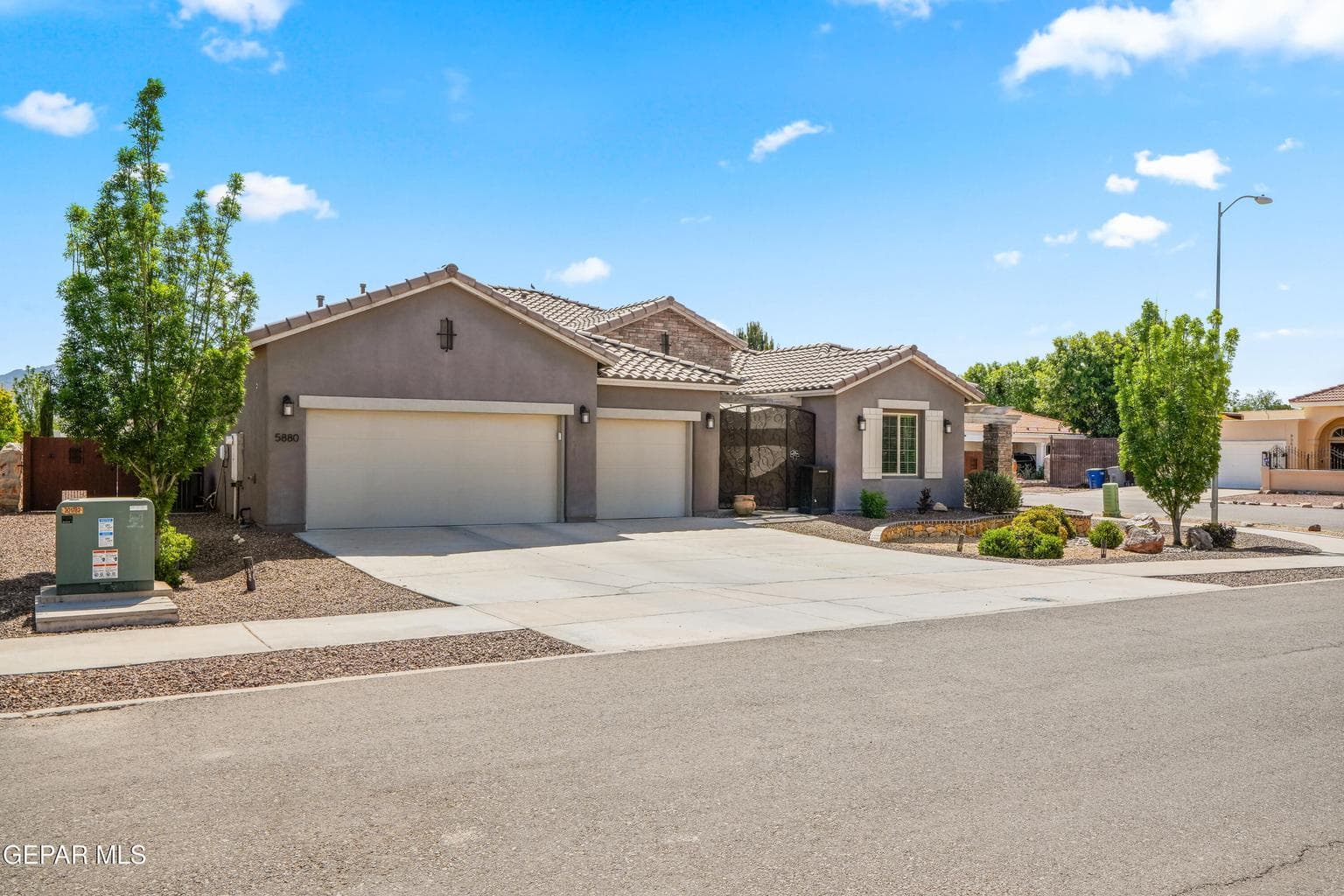 5880 Valle De Paz Ave-3