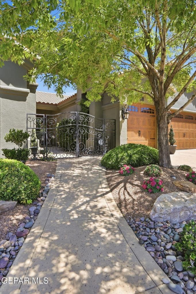 1213 CALLE LAGO Drive