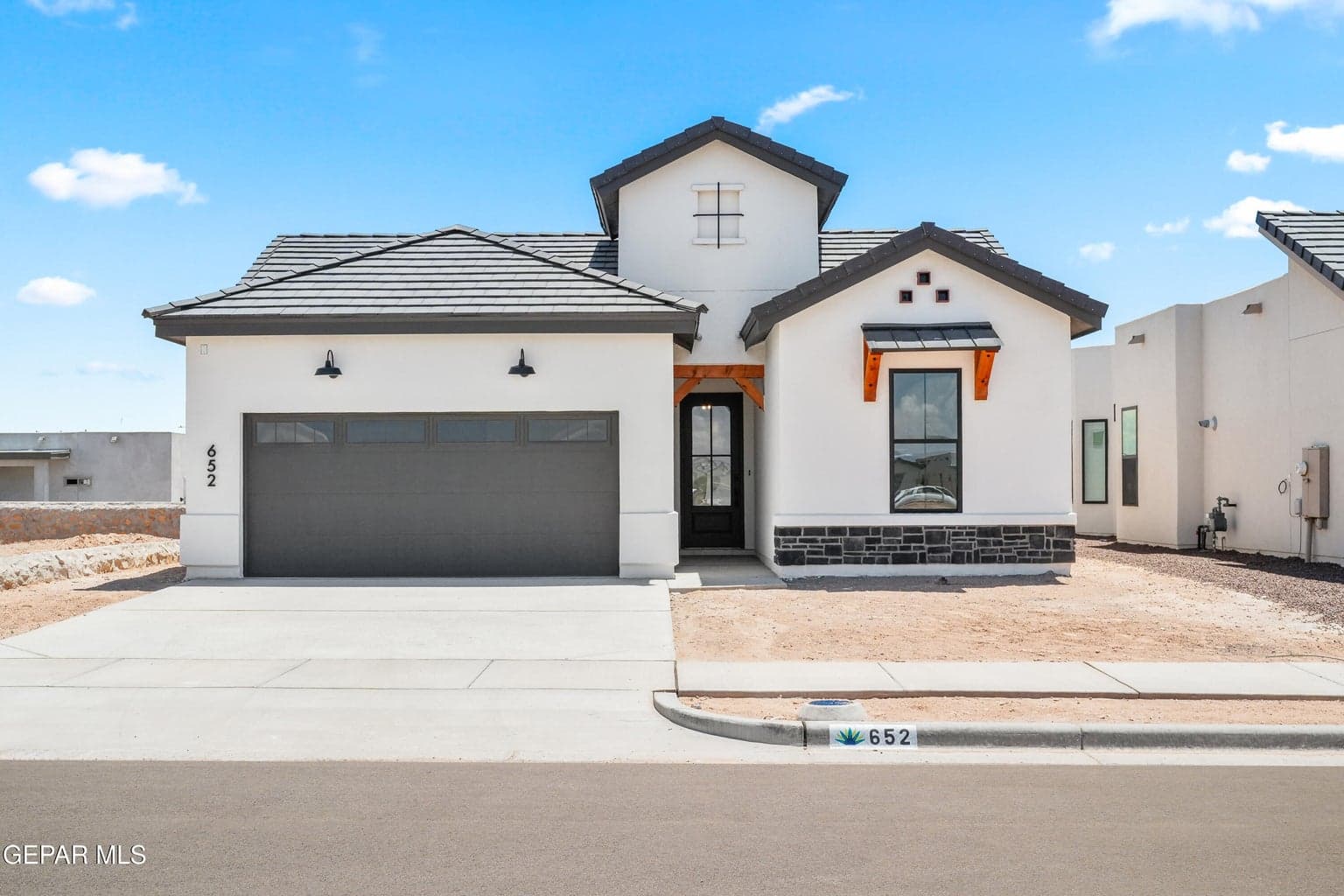 652 Paseo De Reyna-1