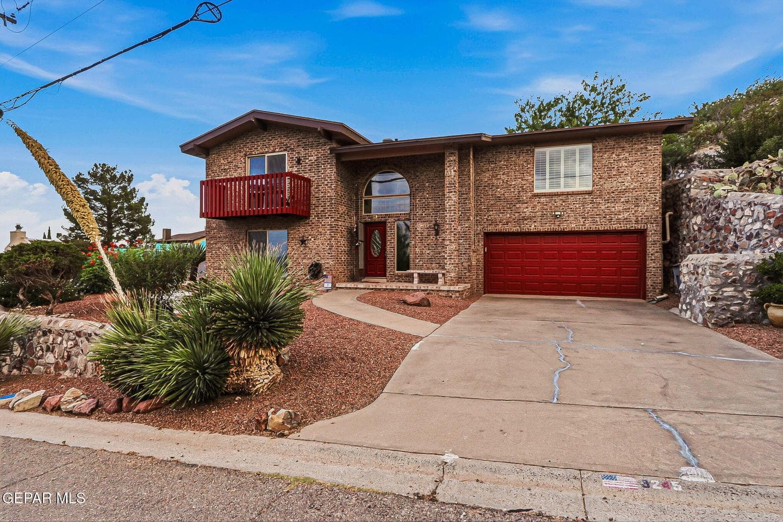 GREAT CURB APPEAL