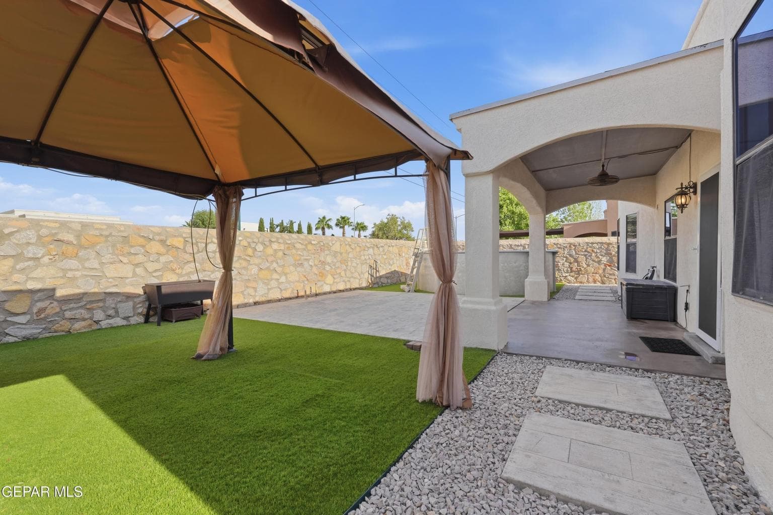 3056 Cascade Point gazebo to pool