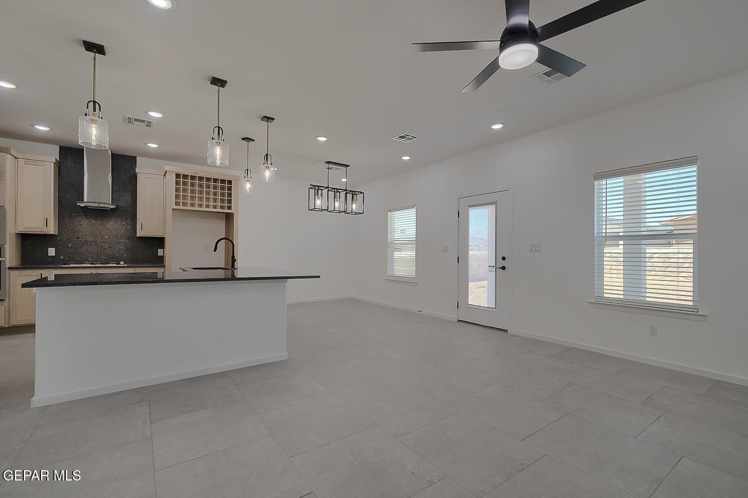 12165-Sanaa-Open-Floor-2