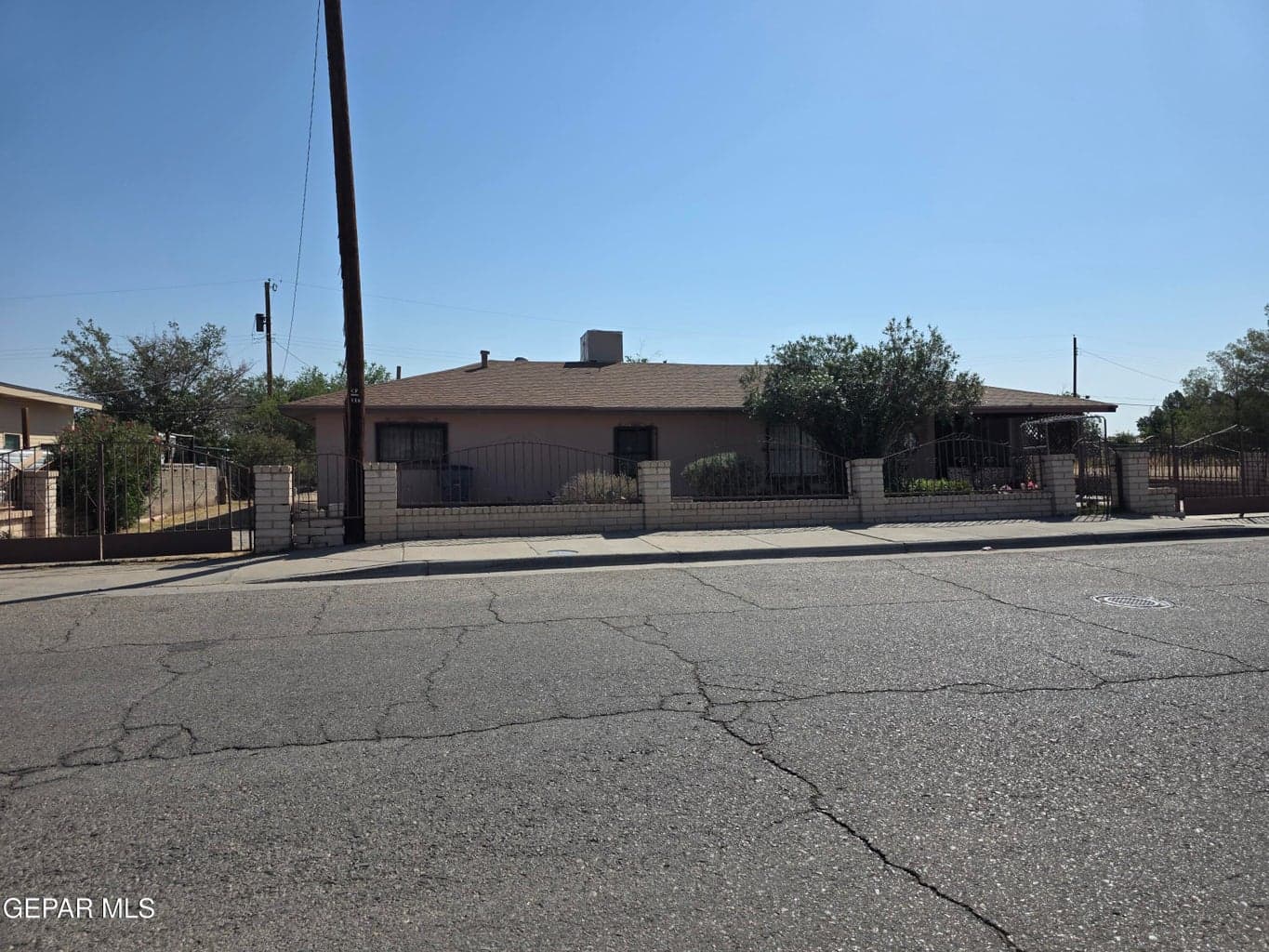8827 Sunland Road