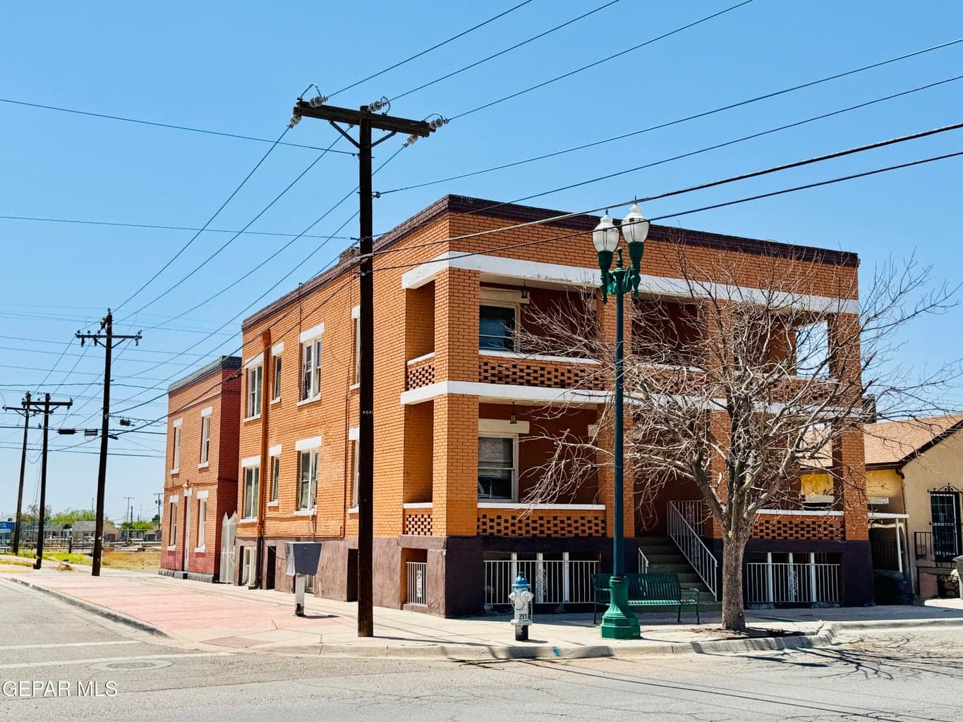1126 E SAN ANTONIO Avenue