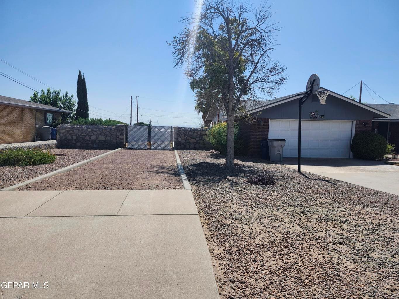 private driveway to back lot