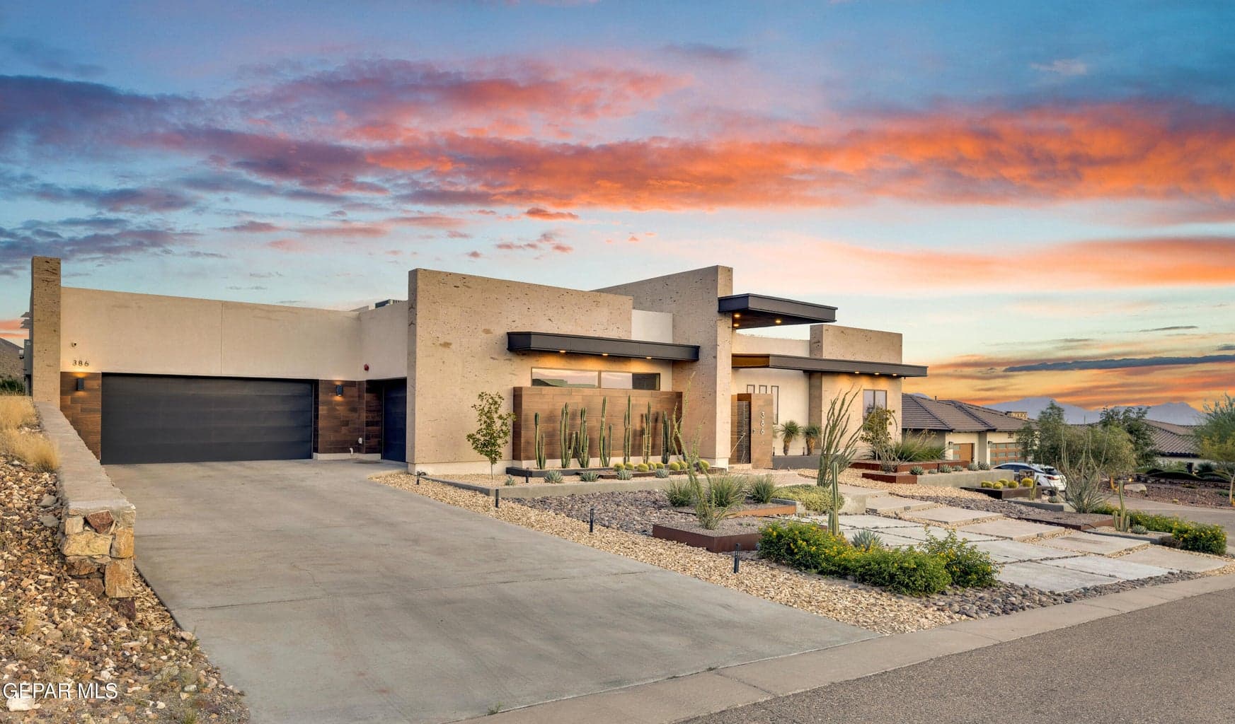 386 ROCKY POINTE Drive