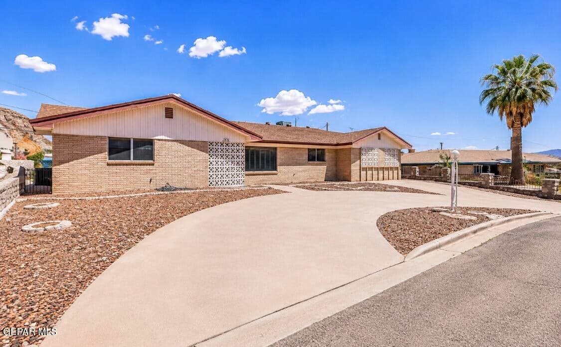 1716 Lazy Lane