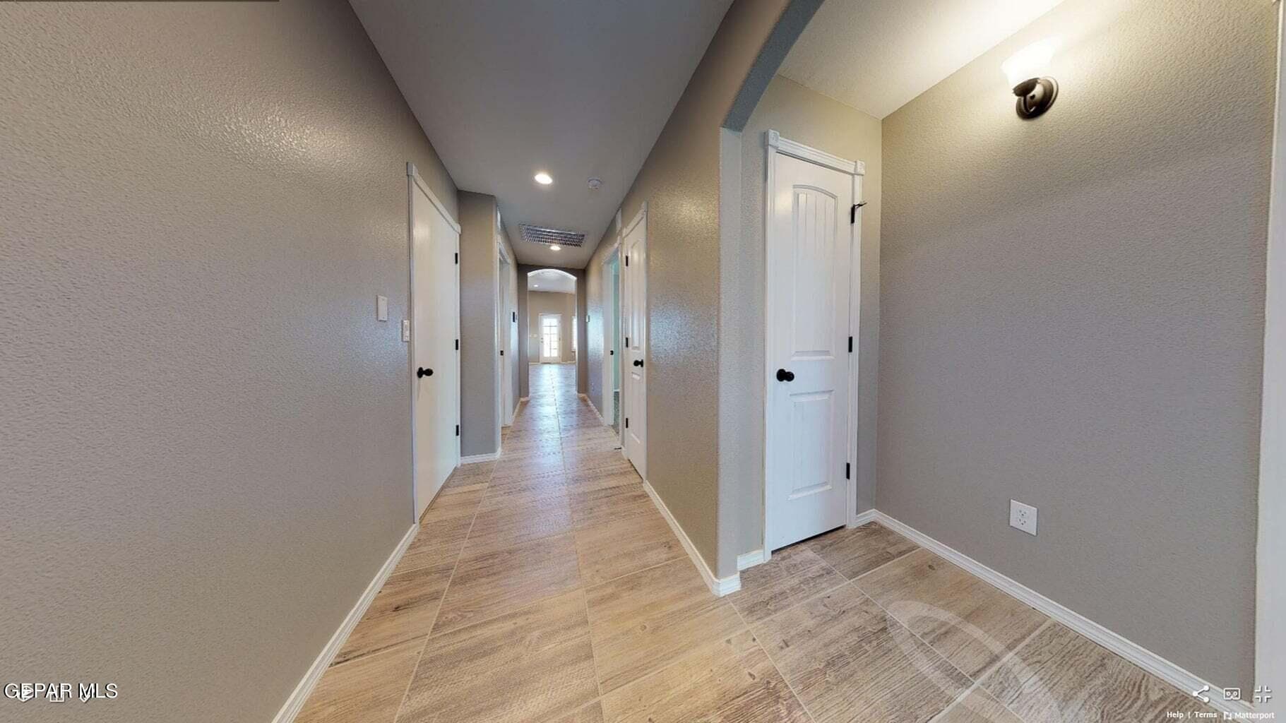 20220614221710984999000000-o