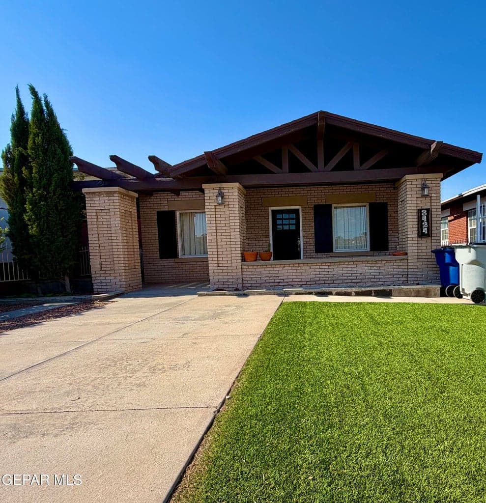 3424 LA LUZ Avenue