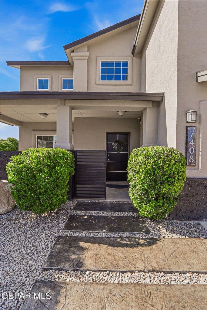 PRIVATE FRONT ENTRANCE WITH GATE