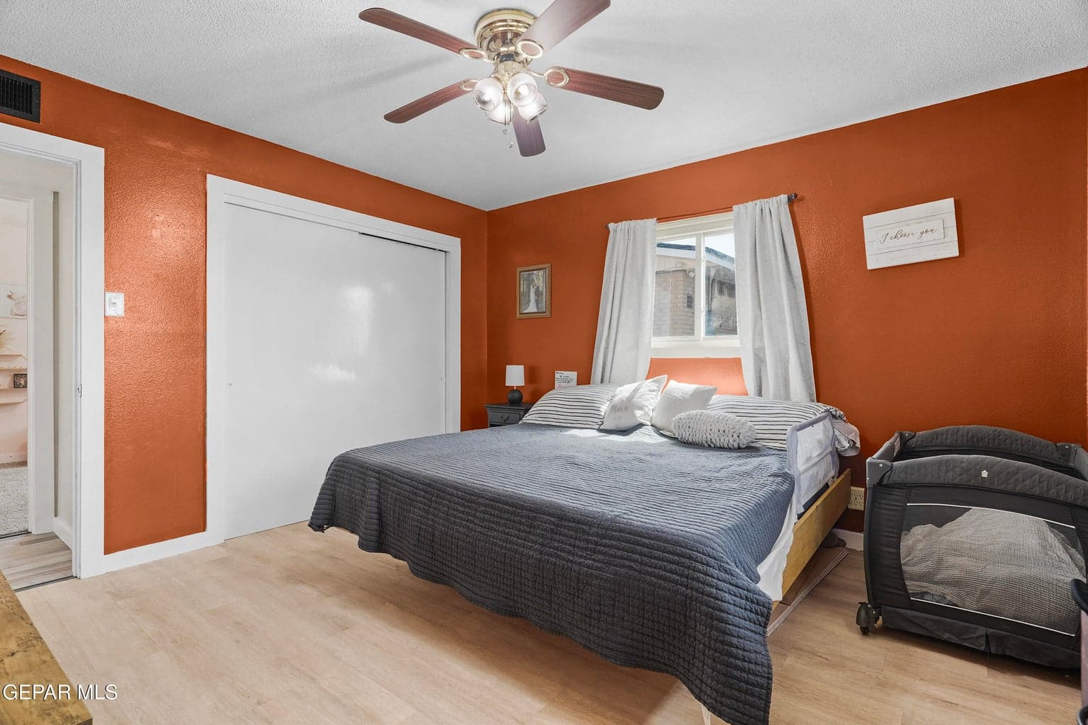 Features large windows, a bright ambiance, a ceiling fan and a spacious closet