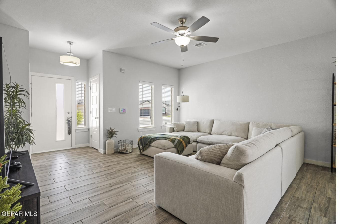 el-paso-tx-living-room-natural-light-10