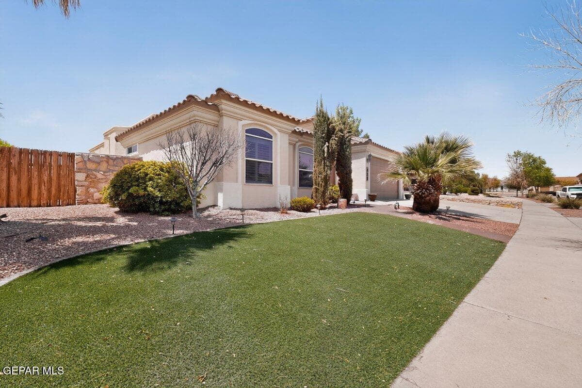413 EMERALD SHORE Lane