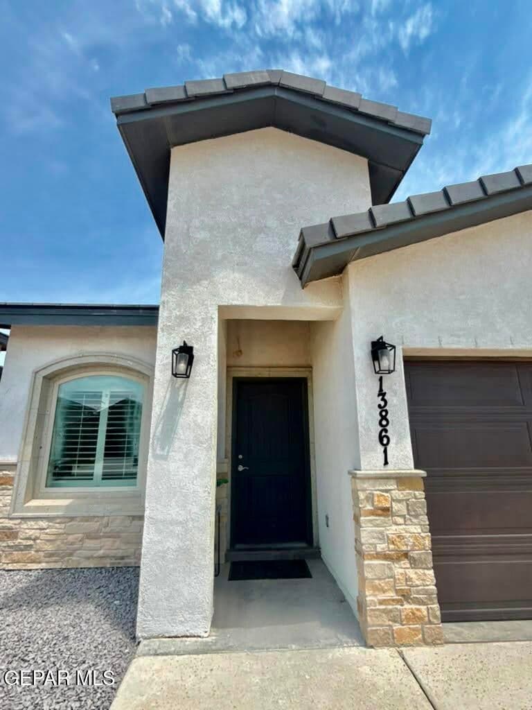 13861 Paseo De La Luna Avenue