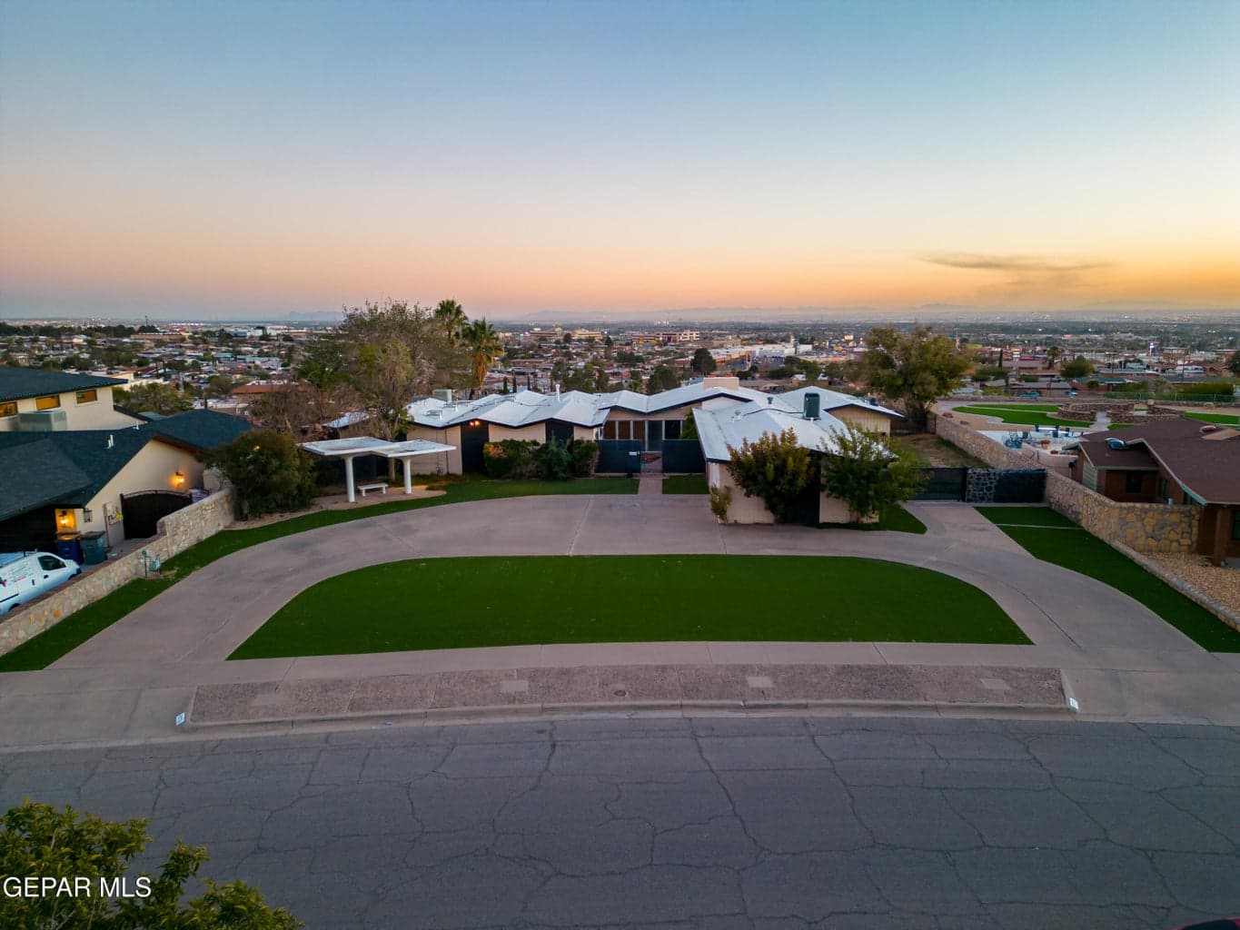 9772 EASTRIDGE Drive