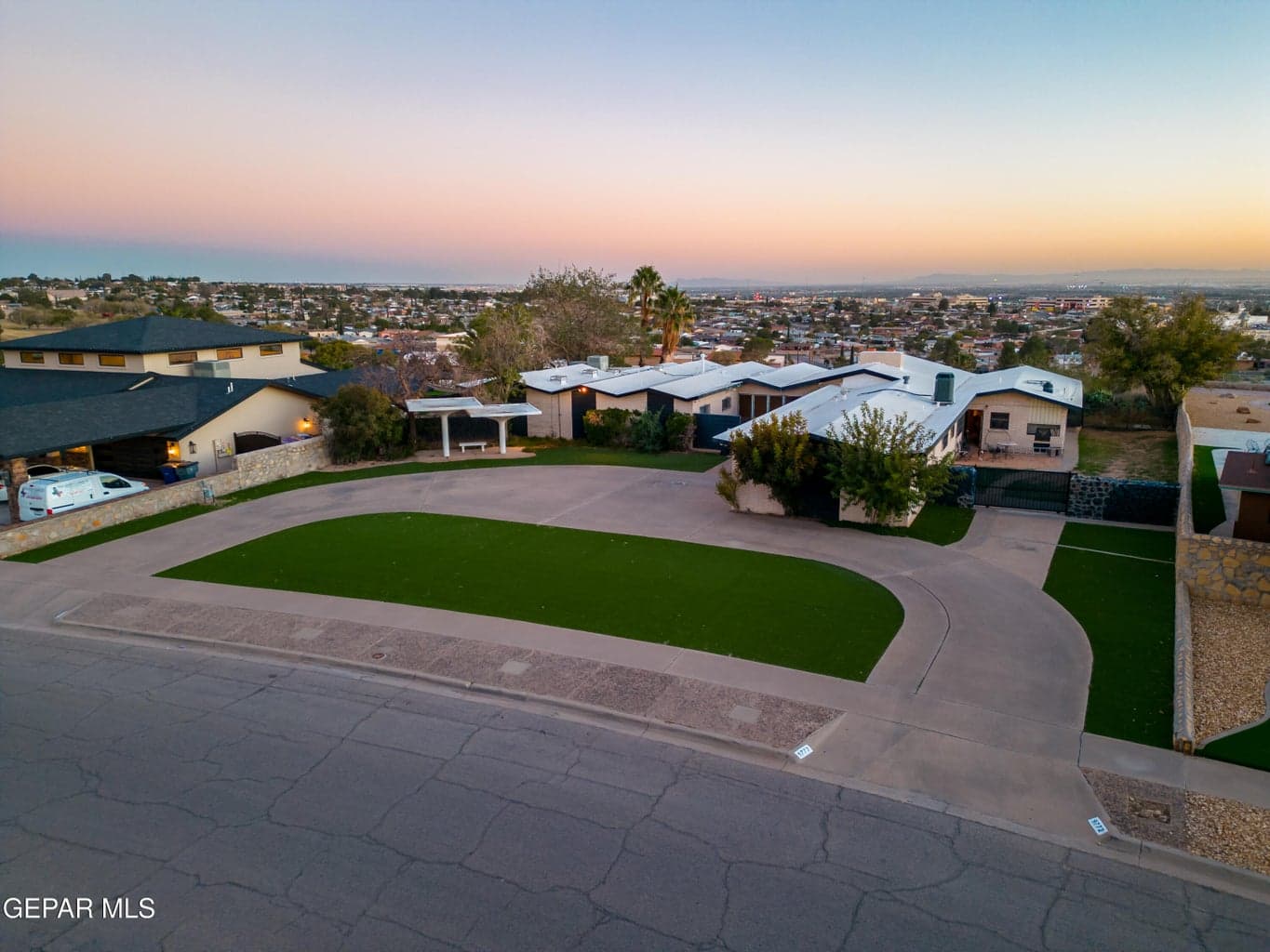 9772 Eastridge Dr-2