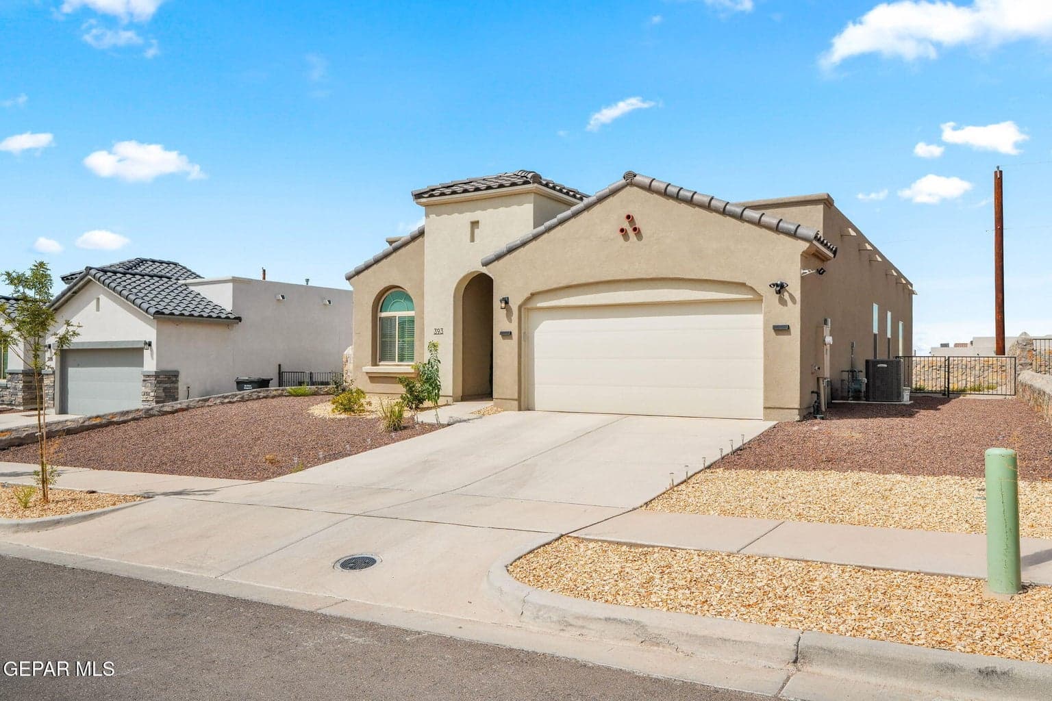 393 Coleford Ln-3