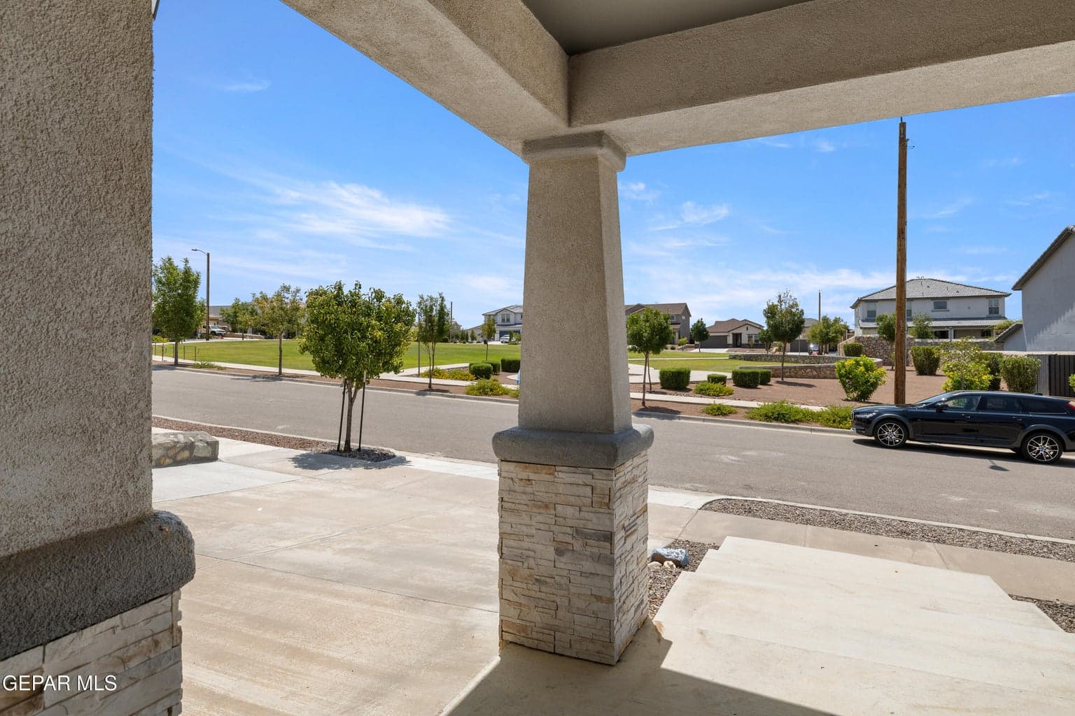 BEAUTIFUL PARK RIGHT AT YOUR FONT DOOR