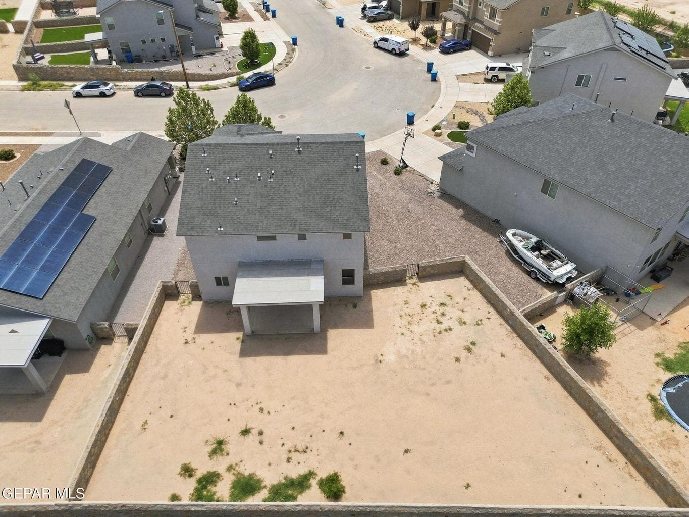 OVERSIZED BACKYARD