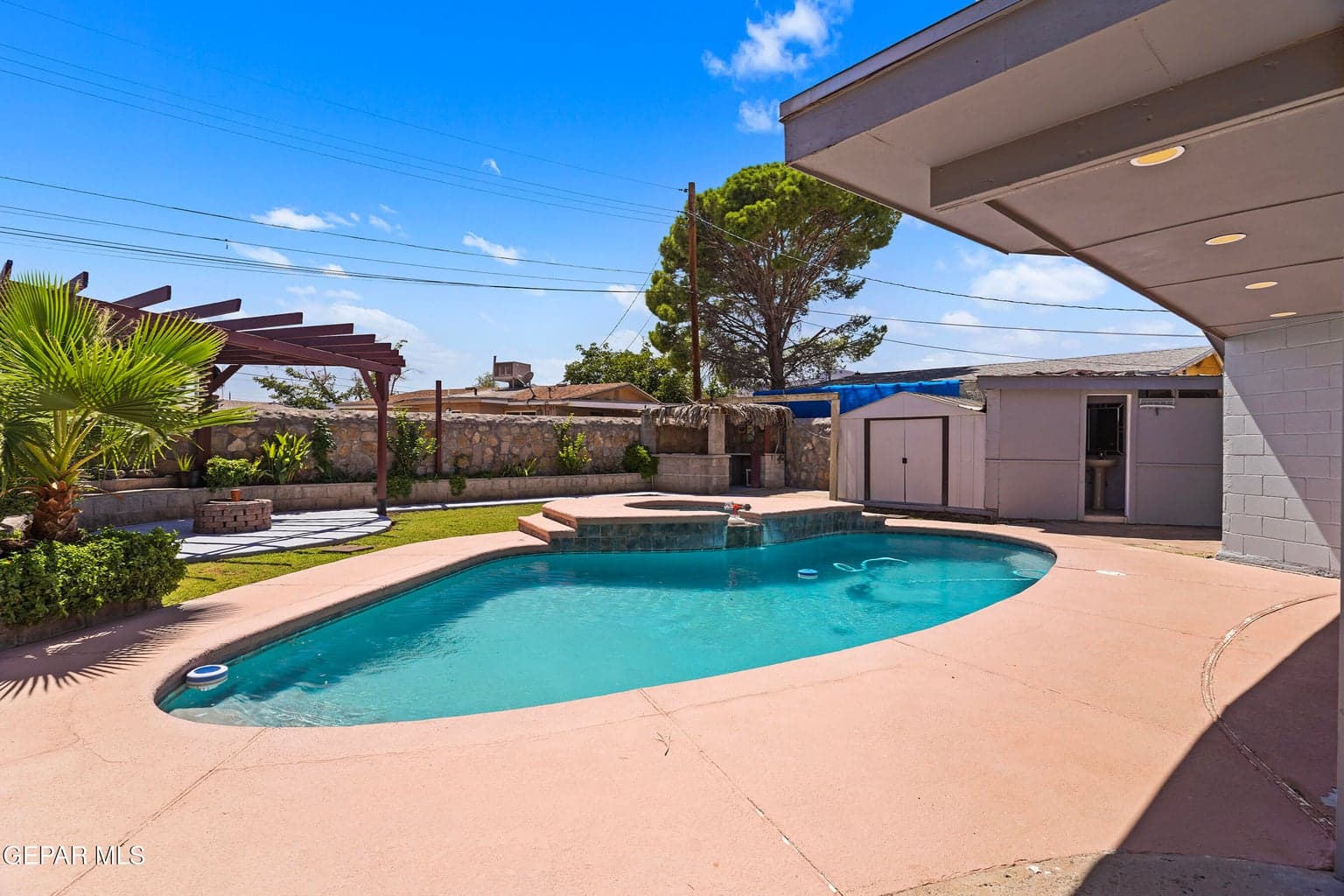 A private pool and hot tub for refreshing summer days and relaxing evenings