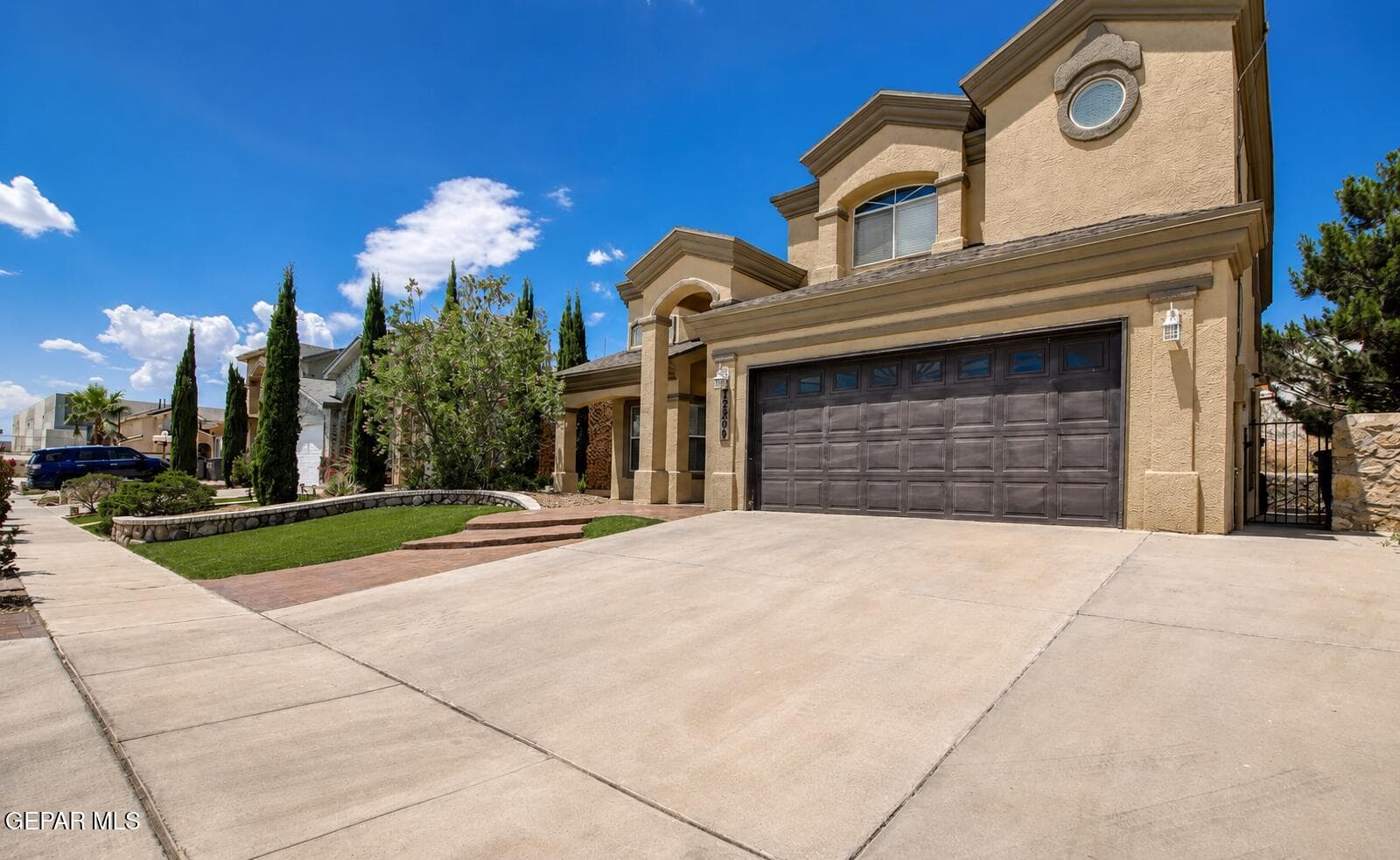02_Front_Exterior