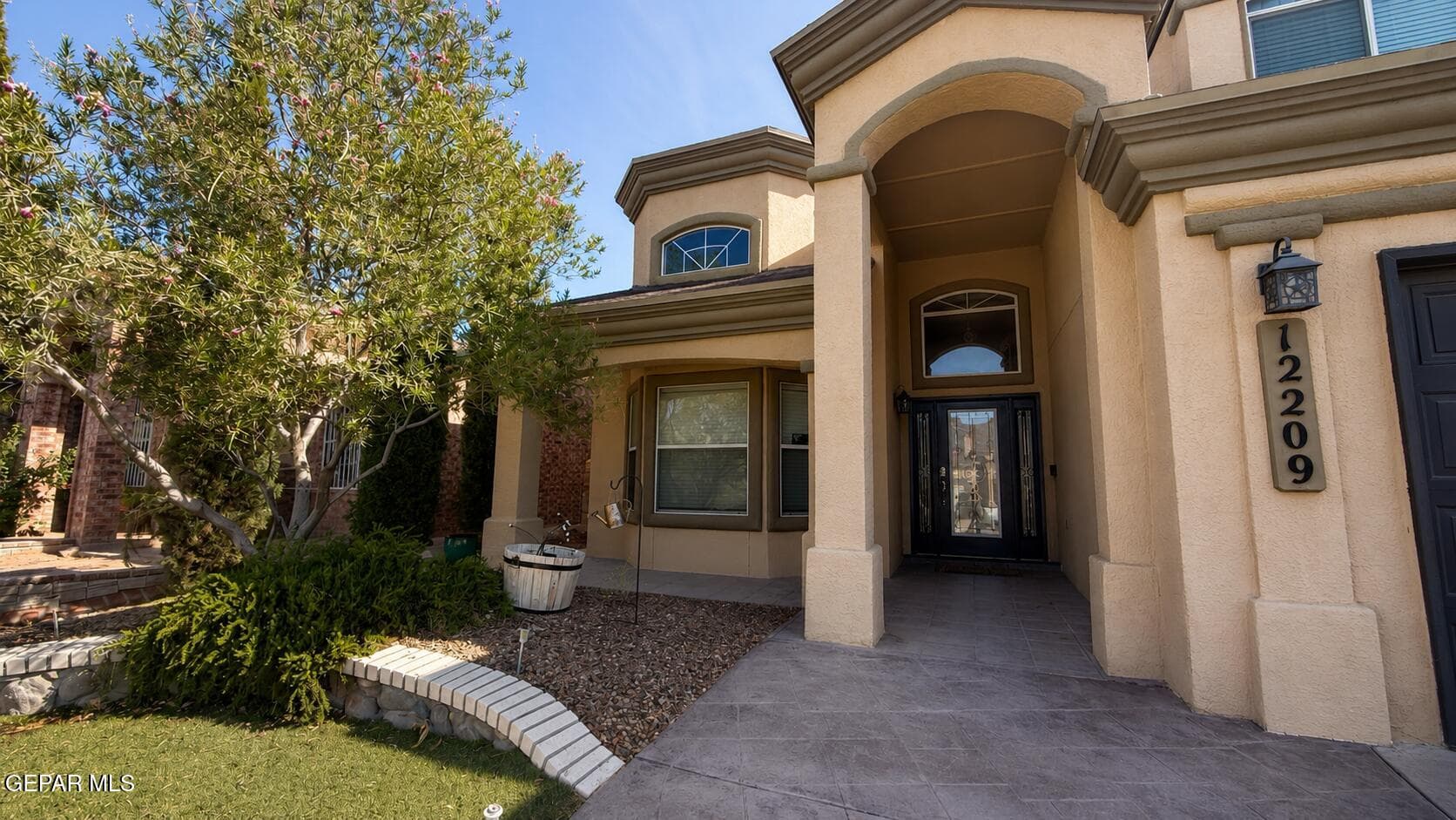 11_Covered_Front_Entry