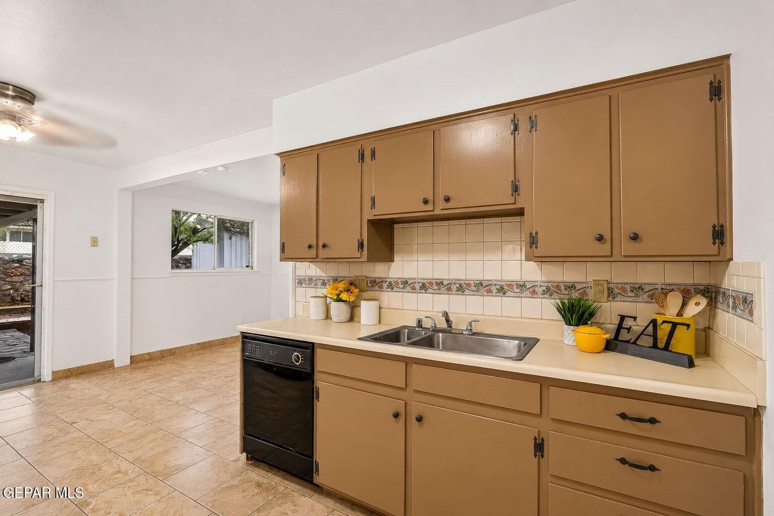 26-web-or-mls-Interior2