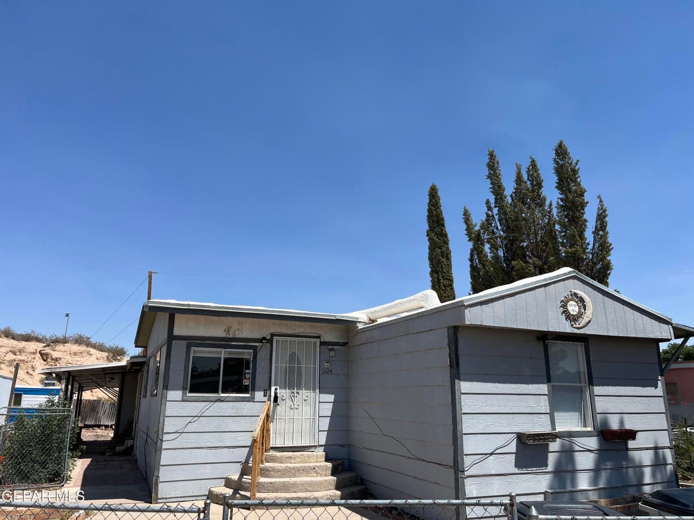 1104 MACADAMIA Circle