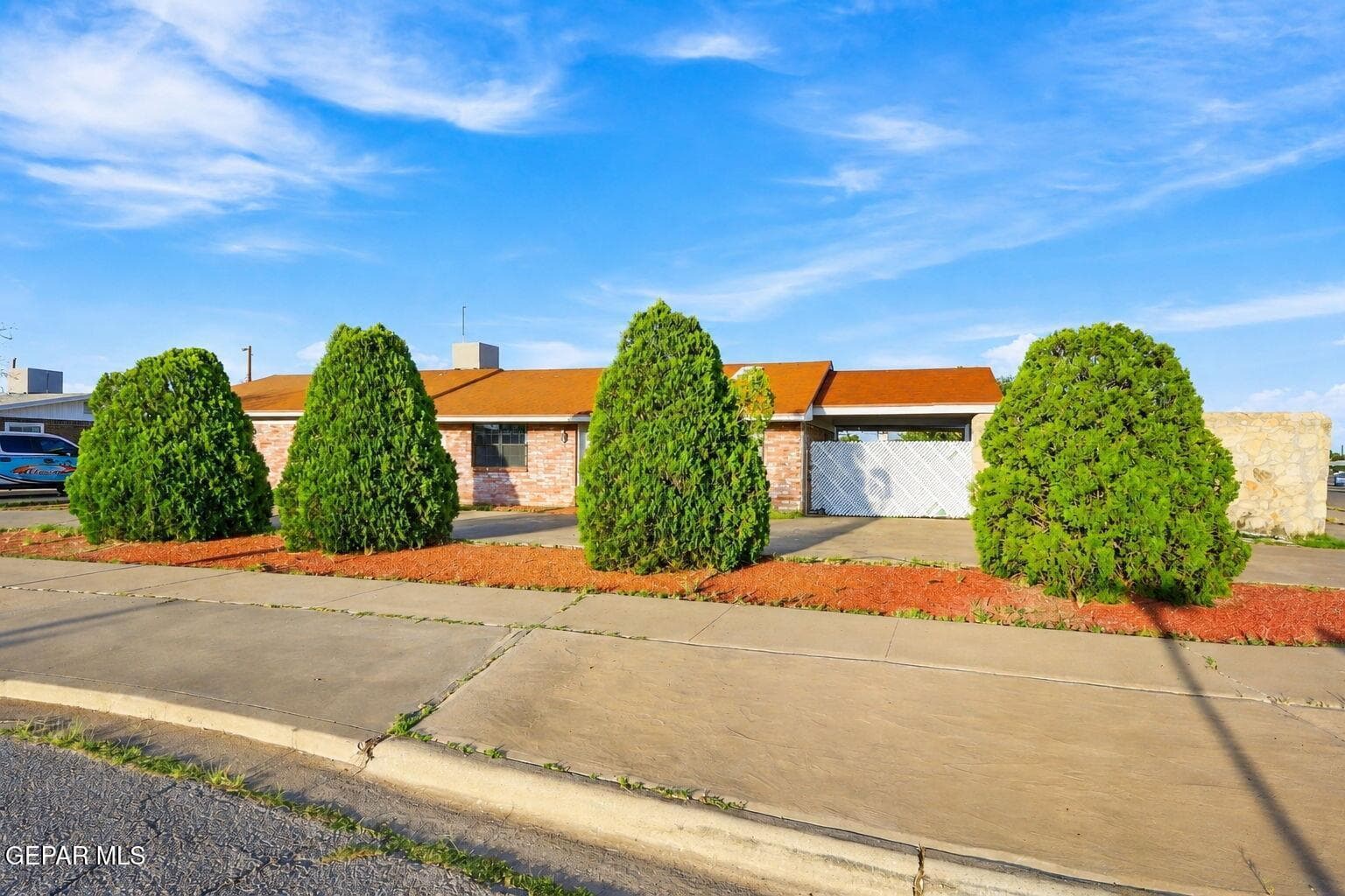 11-web-or-mls-Exterior11