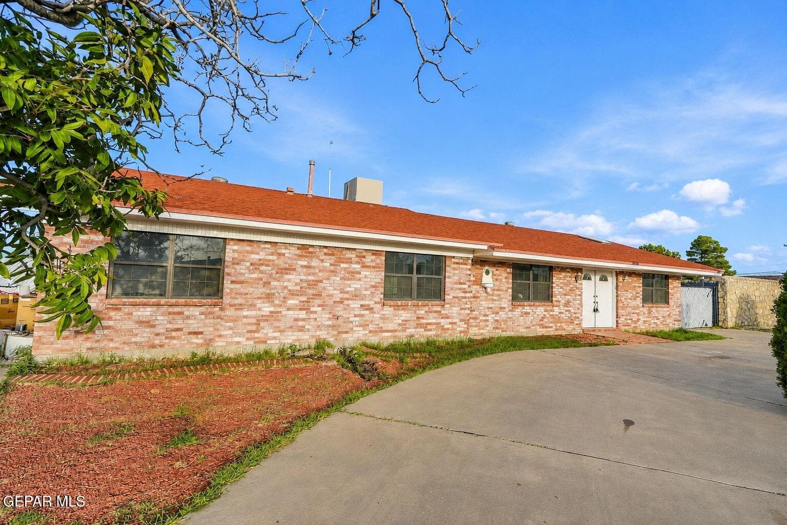 8-web-or-mls-Exterior8