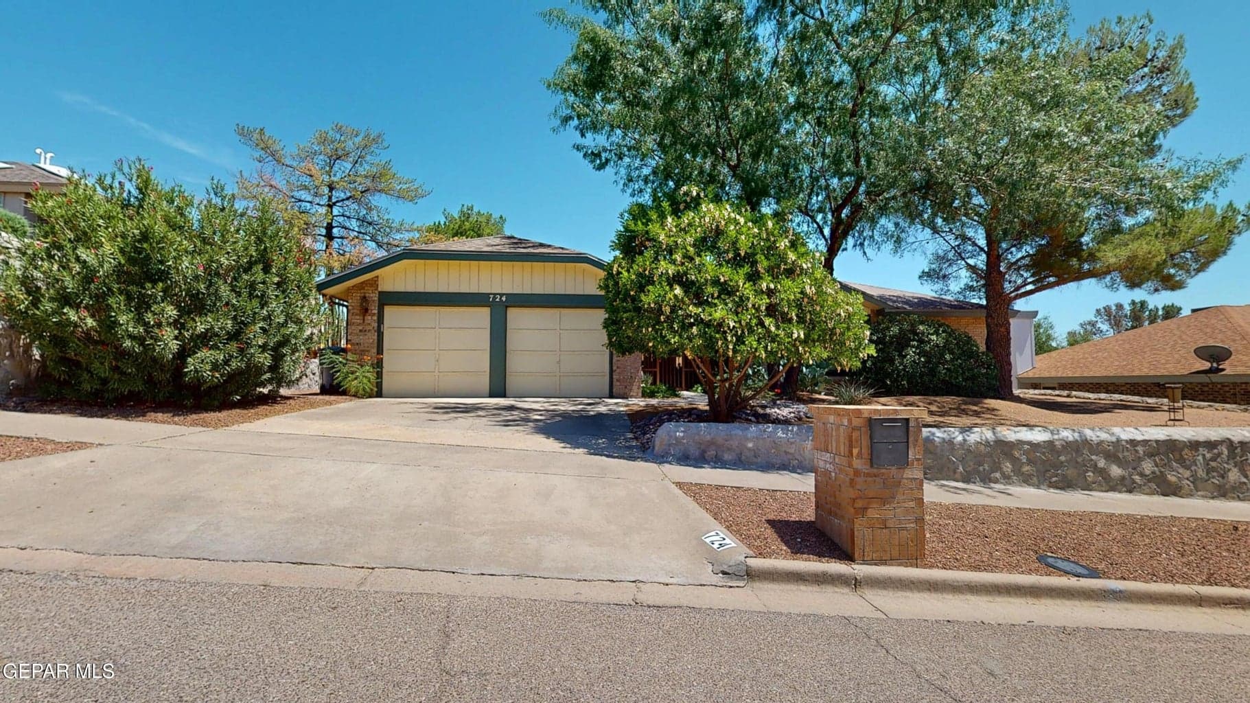 724 CHELTENHAM Drive