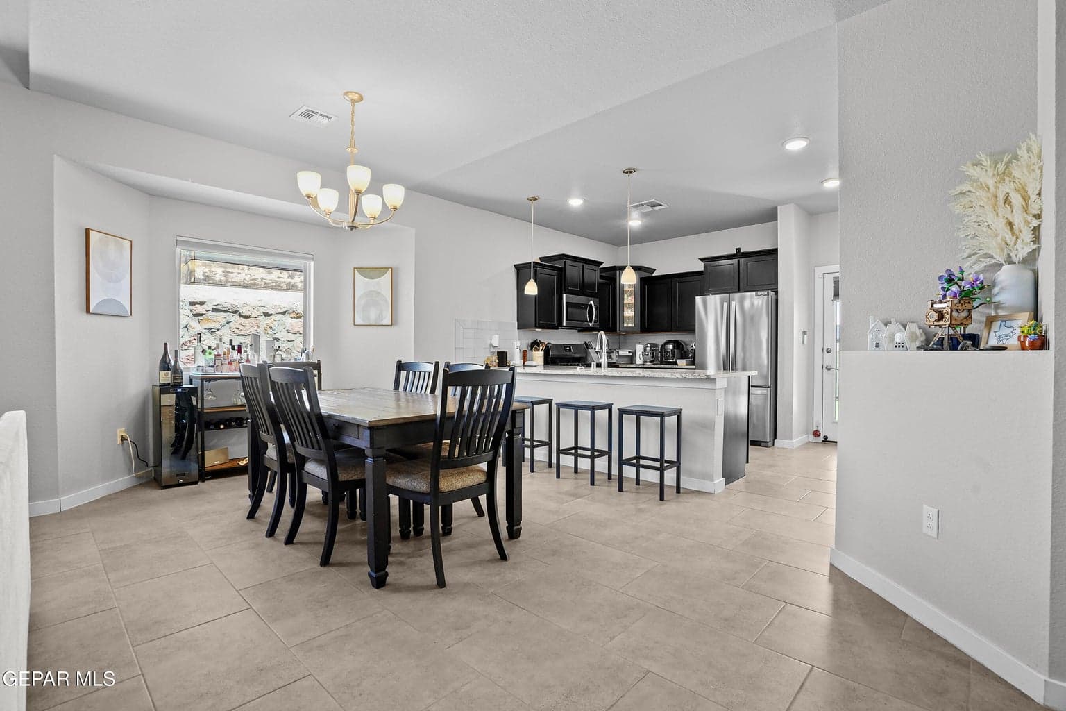 This open, bright kitchen and dining area is perfect for meal prep and entertaining