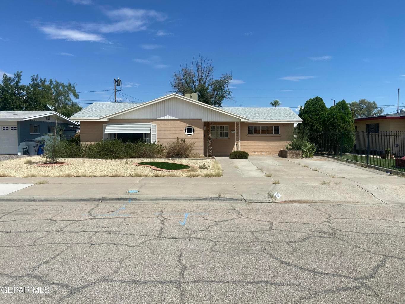 Photo of 1512 MEADOWVIEW Drive