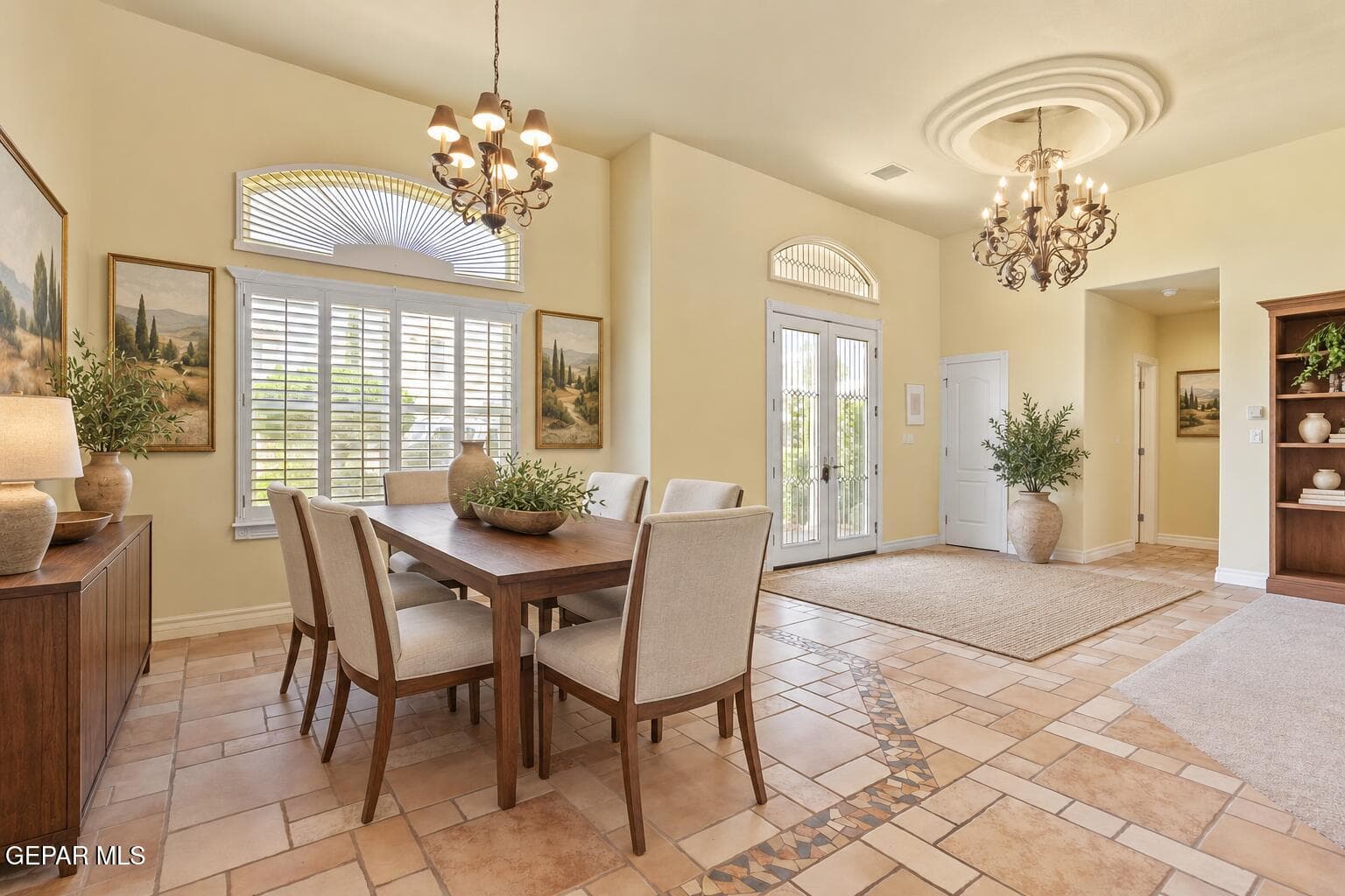 03-dining-room-foyer-mediterranean
