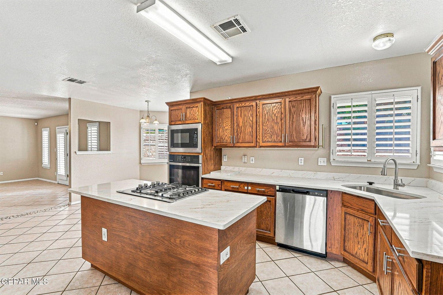 Kitchen with island gas cooktop