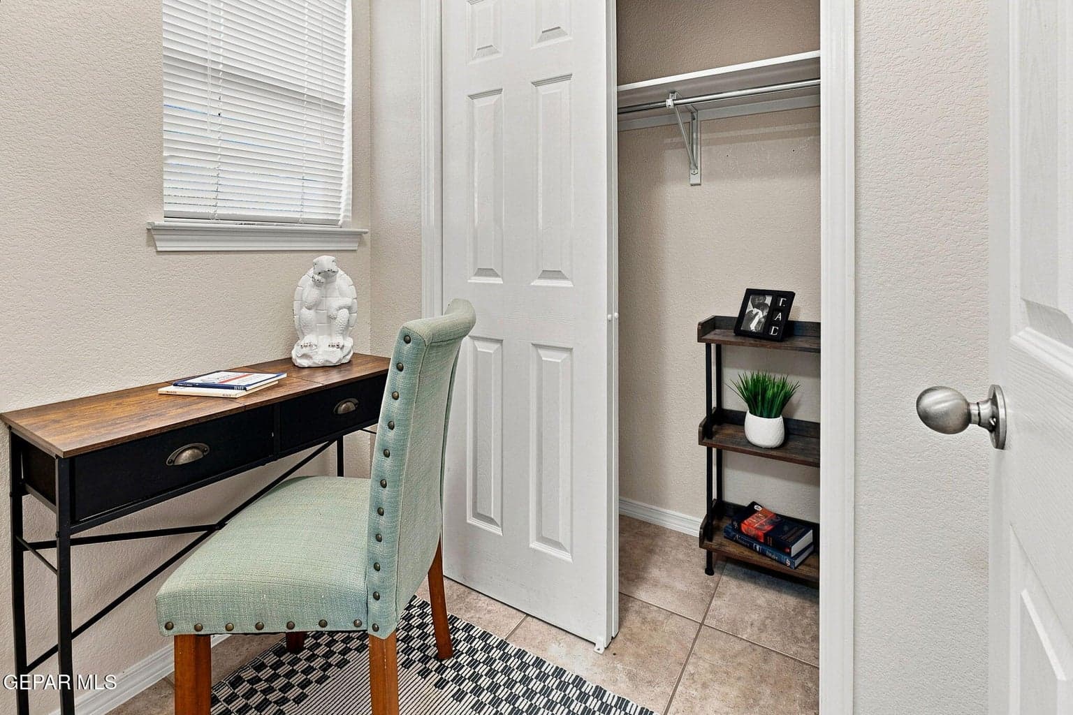 Entry office-mud room 11720 autumn wheat
